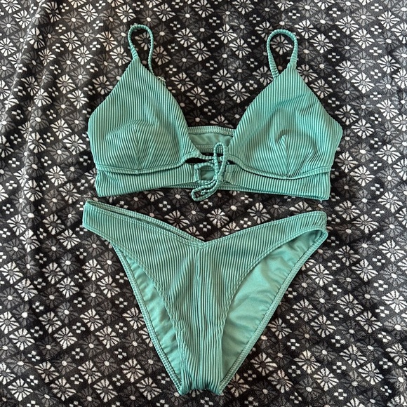 Hollister Bikini - Picture 1 of 3